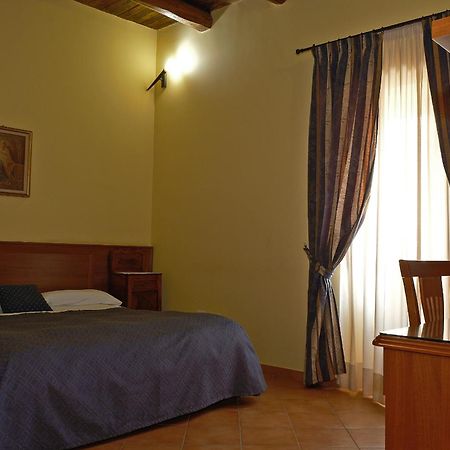 Conte Spencer Bed & Breakfast Caserta Vecchia Eksteriør bilde