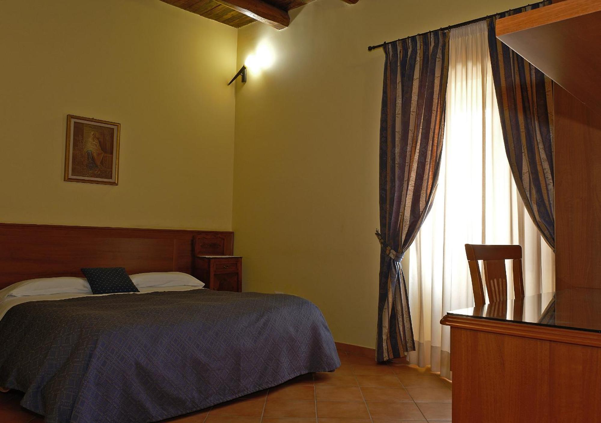 Conte Spencer Bed & Breakfast Caserta Vecchia Eksteriør bilde